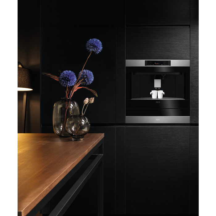 Espressor De Cafea Incorporabil Automat AEG KKA894500M, Seria 900 PRO, Control Touch, Inox Antiamprenta, 45 x 56 x 55 Cm